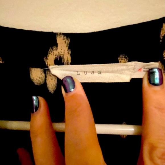 Lush brand, black with peach pattern high-low blouse, Size M - Picture 5 of 5